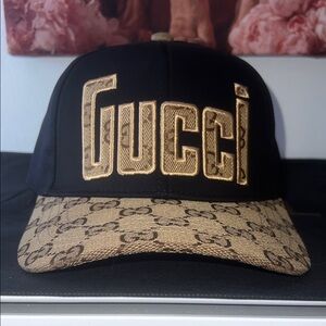 Gucci Black Cap with Beige GG Monogram Visor and Gold Logo